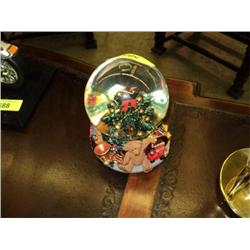 CHRISTMAS TREE SNOW GLOBE