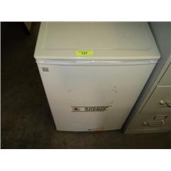 GE MINI FRIDGE