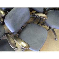 BLUE CLOTH CASTERED OFFICE CHAIR