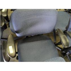 BLUE CLOTH CASTERED OFFICE CHAIR