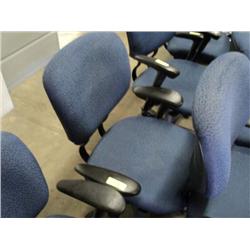 BLUE CLOTH CASTERED OFFICE CHAIR