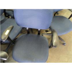 BLUE CLOTH CASTERED OFFICE CHAIR