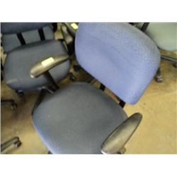 BLUE CLOTH CASTERED OFFICE CHAIR