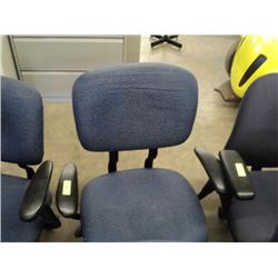 BLUE CLOTH CASTERED OFFICE CHAIR