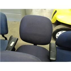 BLUE CLOTH CASTERED OFFICE CHAIR