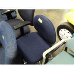 BLUE CLOTH CASTERED OFFICE CHAIR