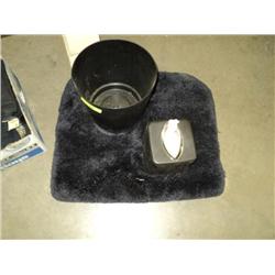 2 BATHROOM RUGS, WASTE BASKET, KLEENEX HOLDER