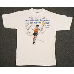 Internationaler Fackellauf der Jugend Team Signed Shirt