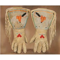 Plateau Beaded Pictorial Gauntlets, Circa 1940s
