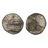 Image 1 : Óbolo. -  550-475 a.C. -  KYZICOS. -  Anv.: Delfín y atún a izquierda. Rev.: Marca incusa. 0,70 grs.