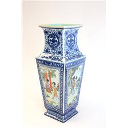 Qing Dynasty vase with 4 panels "Scenes of Women"