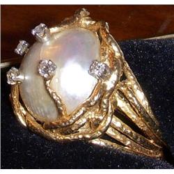 Gold Ring With Pearl and Diamonds