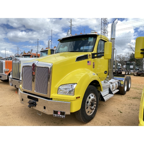2022 KENWORTH T880 Day Cab Truck
