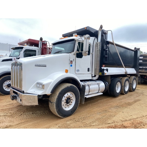 2020 KENWORTH T880 Dump Truck