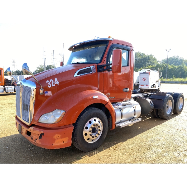 2019 KENWORTH T680 Day Cab Truck