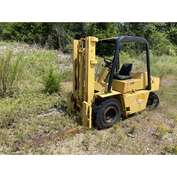 1983 CAT V80D Forklift - Mast