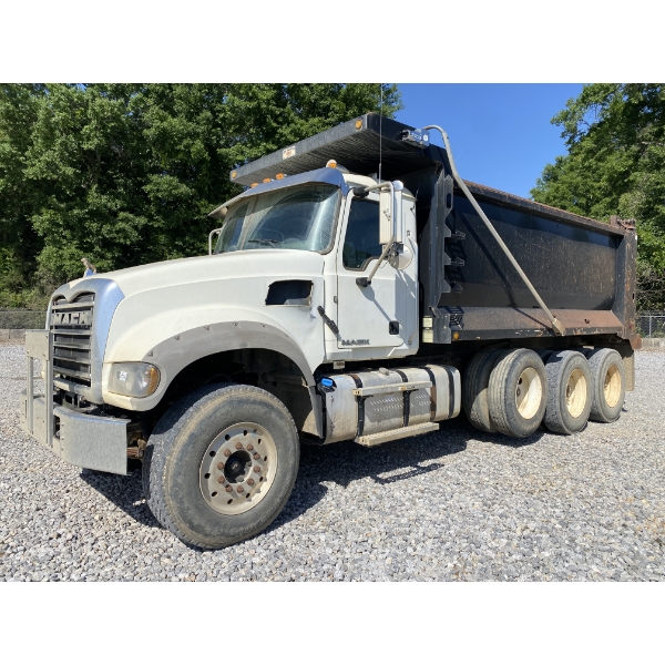 2015 MACK GU713 Dump Truck