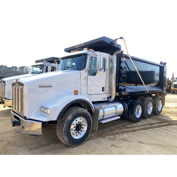 2018 KENWORTH T800 Dump Truck