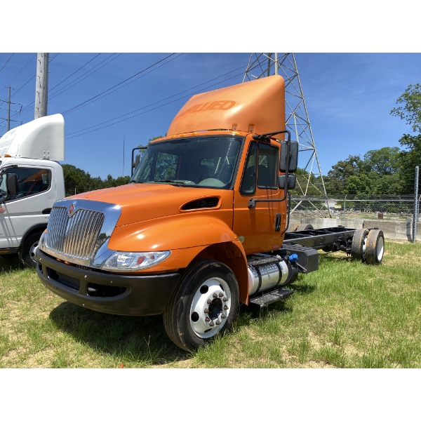 2019 INTERNATIONAL 4300 Cab and Chassis Truck