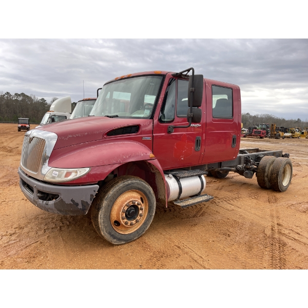 2009 INTERNATIONAL 4300 Cab and Chassis Truck