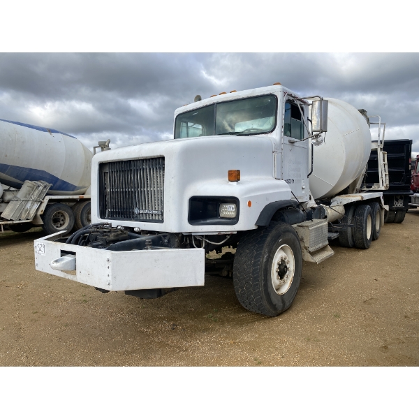 1999 INTERNATIONAL 1654 Concrete Mixer / Pump Truck