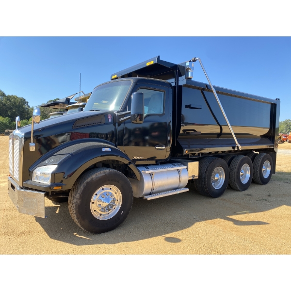 2015 KENWORTH T800 Dump Truck