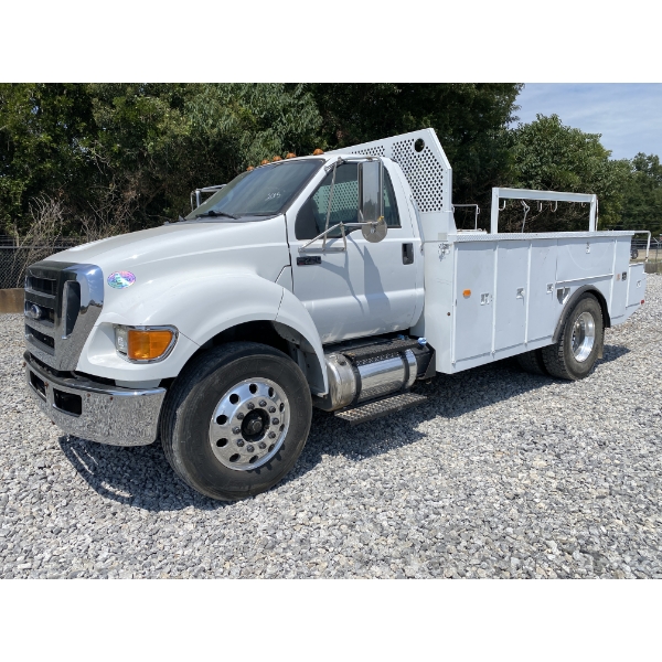 2015 FORD F750 XL Flatbed Truck