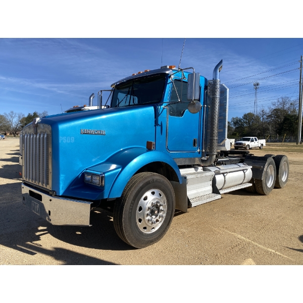 2012 KENWORTH T800 Day Cab Truck