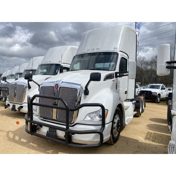 2021 KENWORTH T680 Day Cab Truck