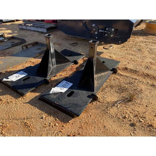 RECEIVER HITCH PLATE, fits skid steer loader