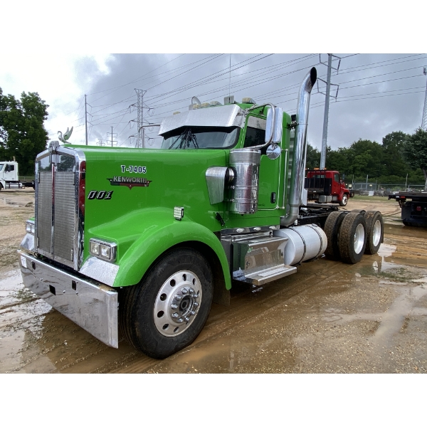 2006 KENWORTH W900 Day Cab Truck