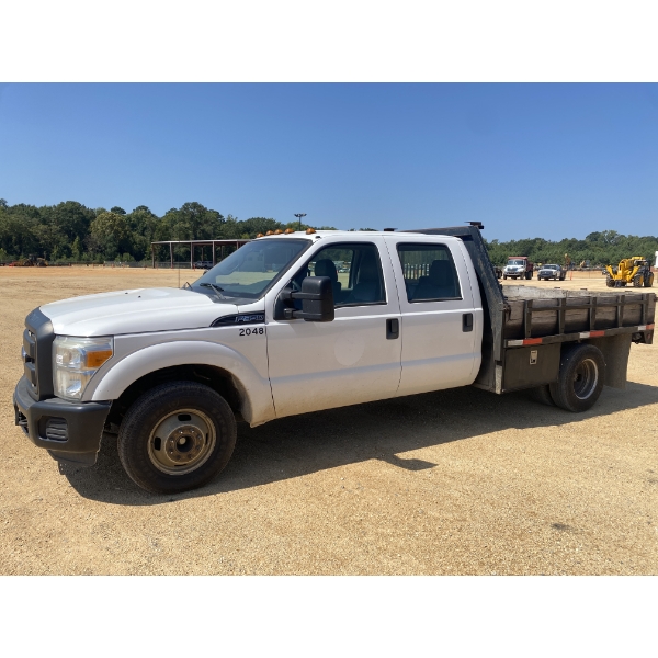 2015 FORD F350 XL Flatbed Truck