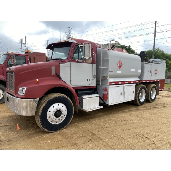 2004 PETERBILT 330 Fuel / Lube Truck