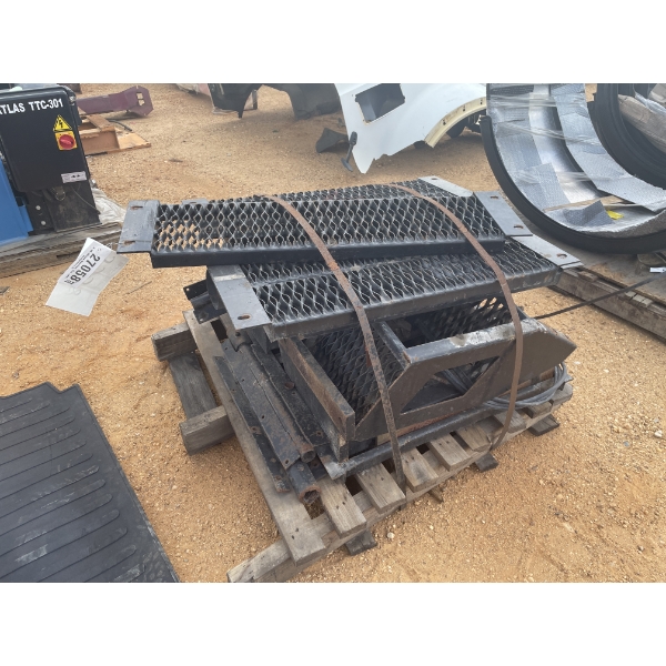 SEMI TRUCK GRATE PLATFORMS & STEPS