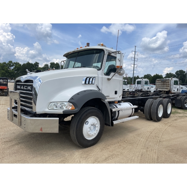 2008 MACK GU813 Cab and Chassis Truck