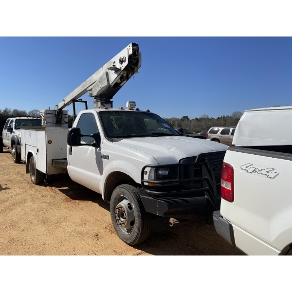 2004 FORD F450 XL Bucket Truck