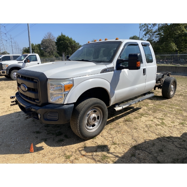 2013 FORD F350 Cab and Chassis Truck