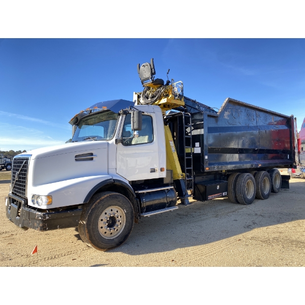 2006 VOLVO  Grapple Truck