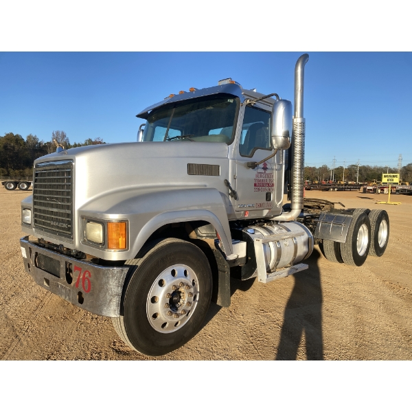 2015 MACK CHU613 Day Cab Truck