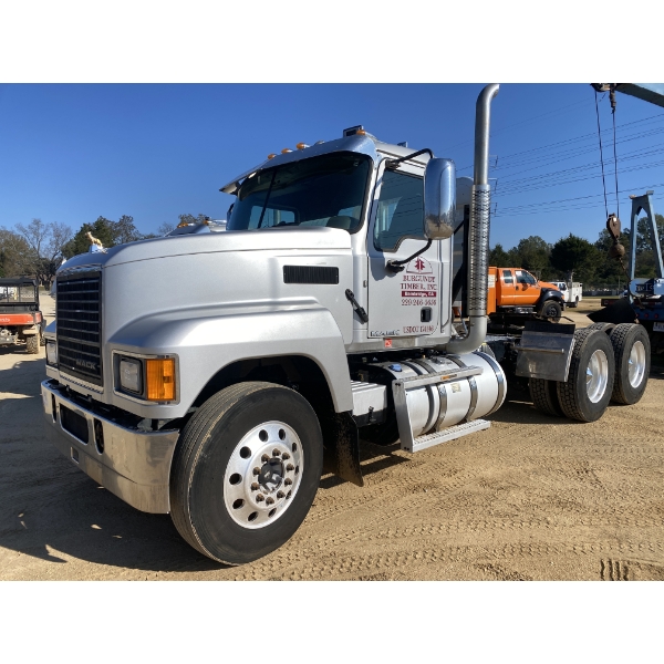 2017 MACK CHU613 Day Cab Truck