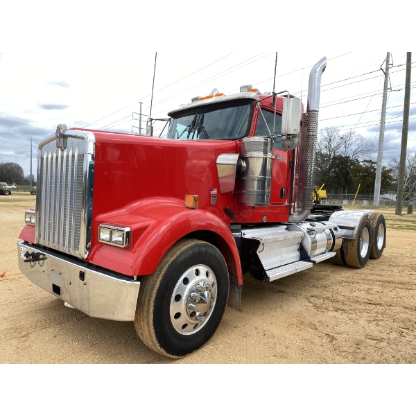 2022 KENWORTH W900 Day Cab Truck
