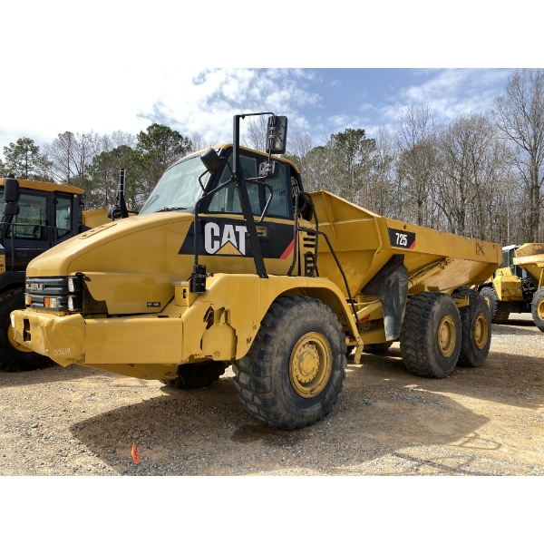 2012 CAT 725 Articulated Truck