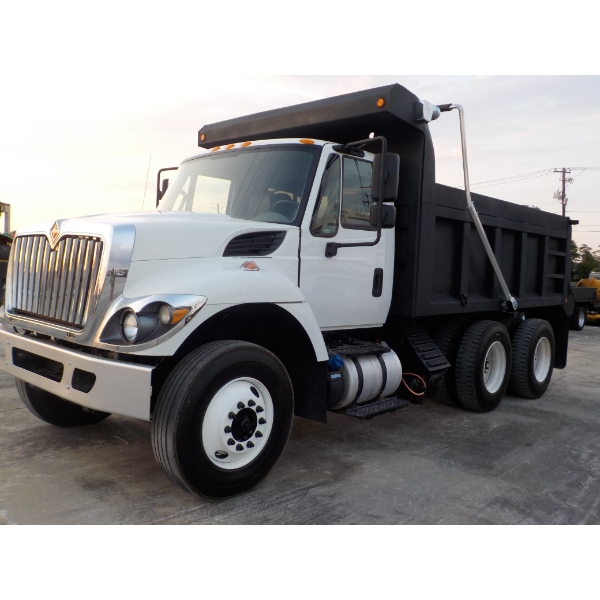 2018 INTERNATIONAL 7400 Dump Truck