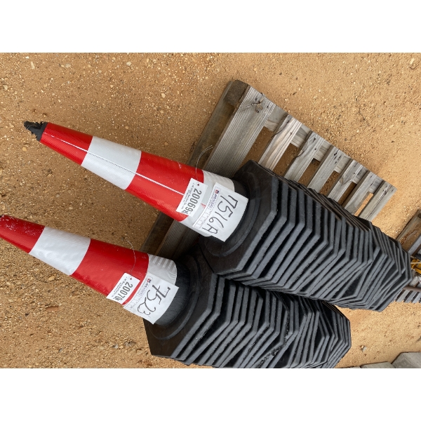 (25) SAFETY CONES