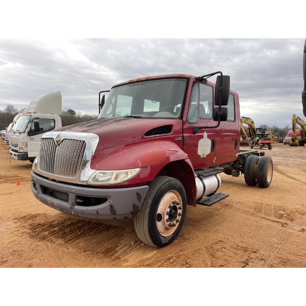 2009 INTERNATIONAL 4400 Cab and Chassis Truck
