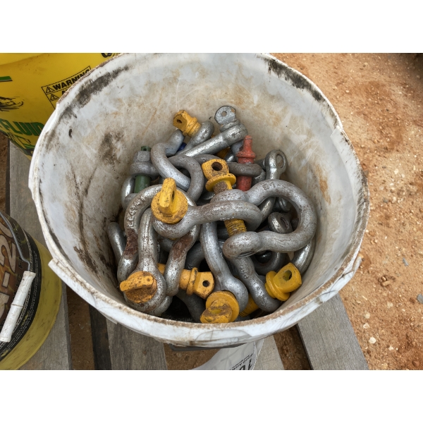 BUCKET OF CLEVIS