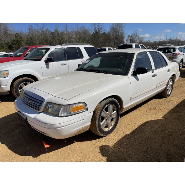 2010 FORD CROWN VICTORIA Automobile