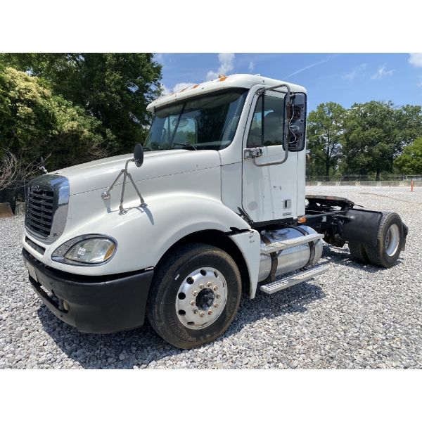 2009 FREIGHTLINER COLUMBIA Day Cab Truck