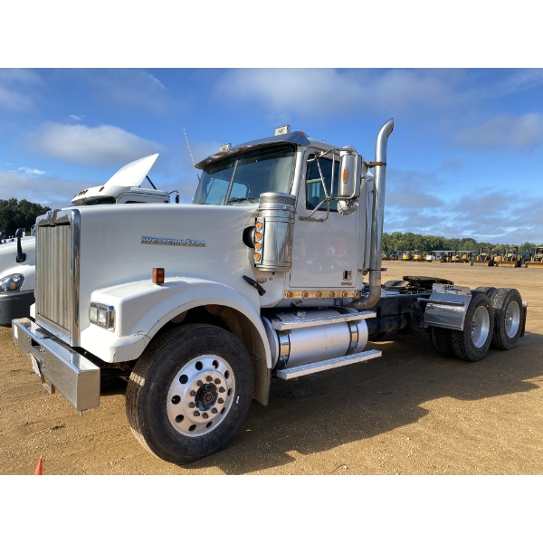 2016 WESTERN STAR 4900 SF Day Cab Truck