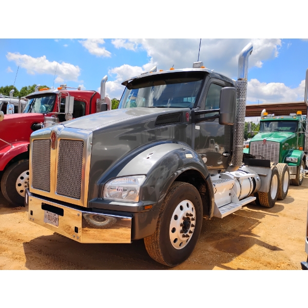 2016 KENWORTH T880 Day Cab Truck